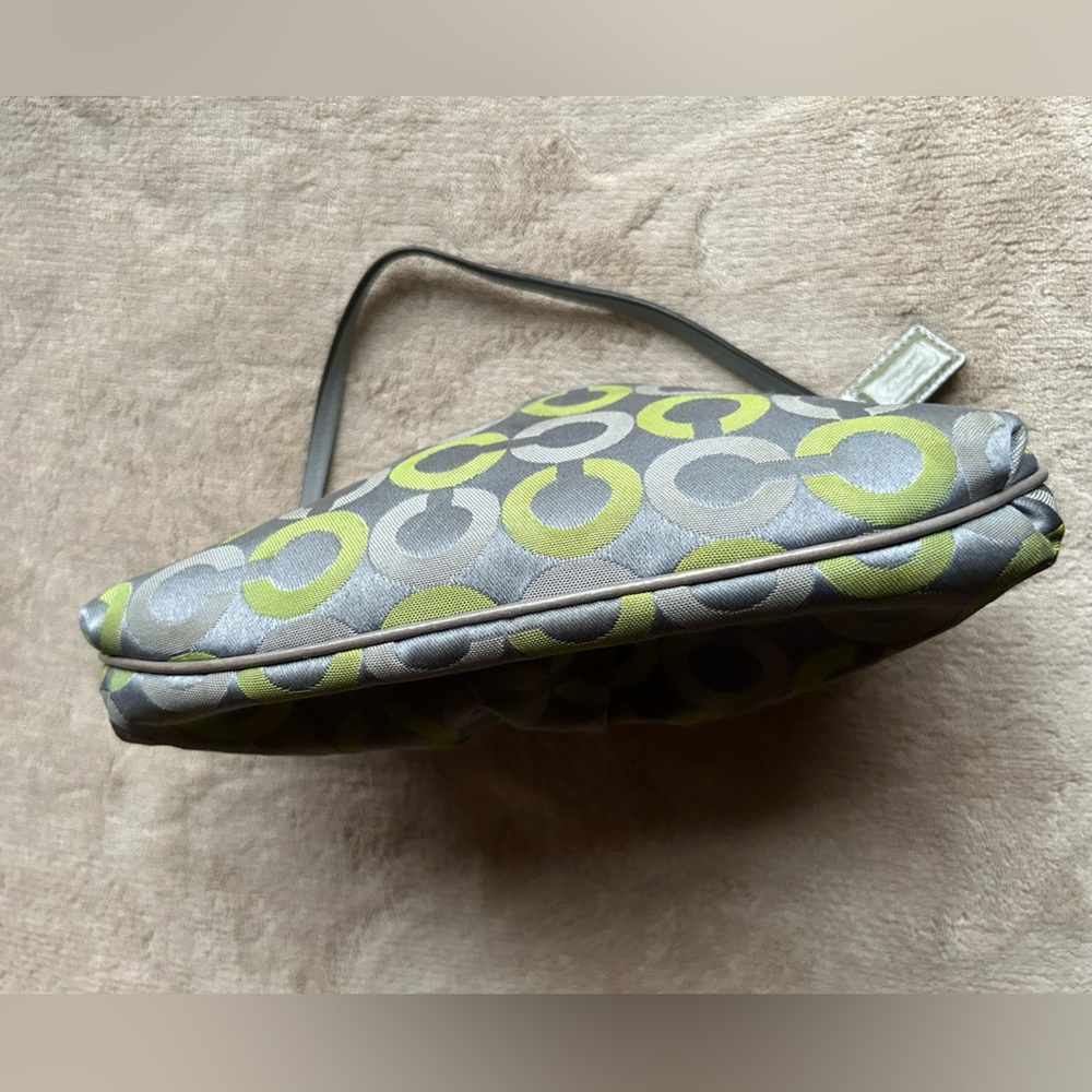 COACH MADISON GRAPHITE GREEN OP ART
SIGNATURE SATEEN LARGE WRISTLET - Picture 8 of 8